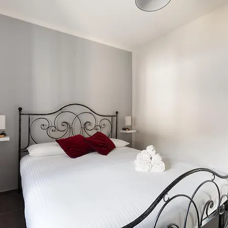 Hotel apartamentowy Madamin *